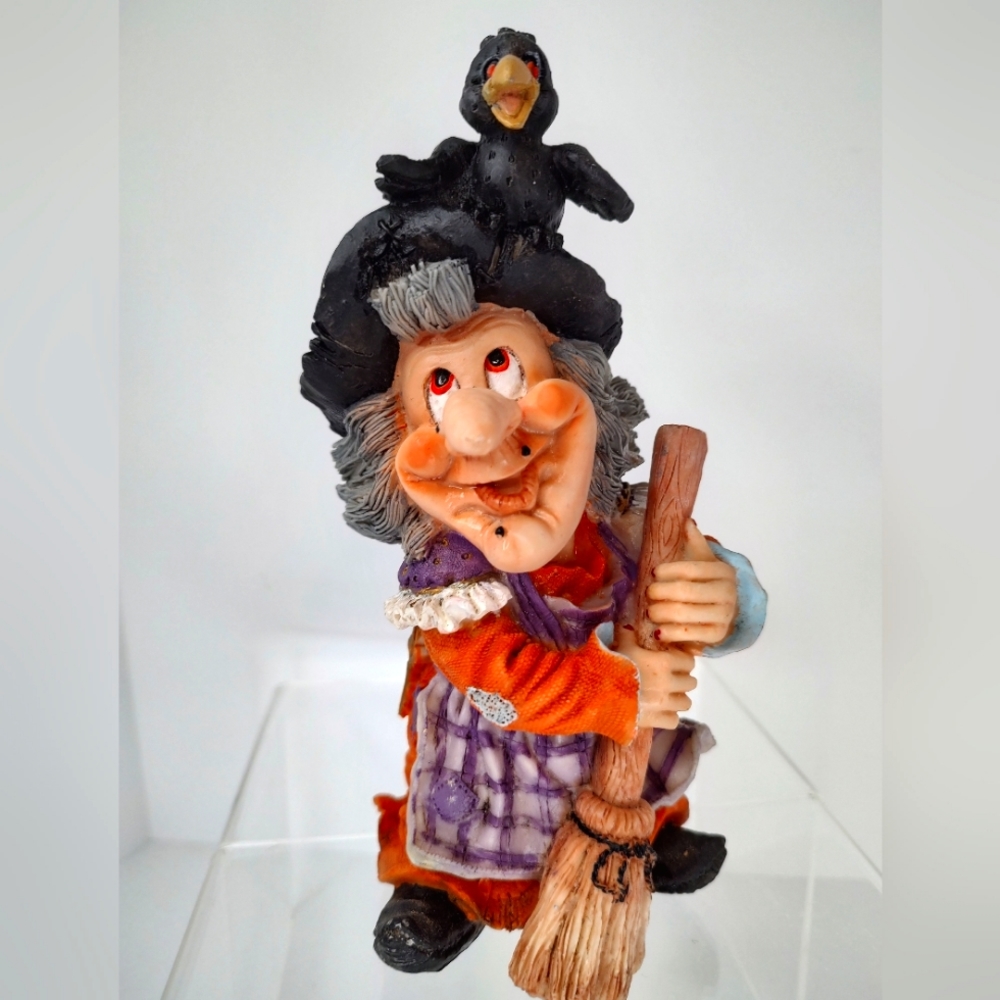 Halloween Sculpted Witch with Blackbird Johnson industries 7 in 2002